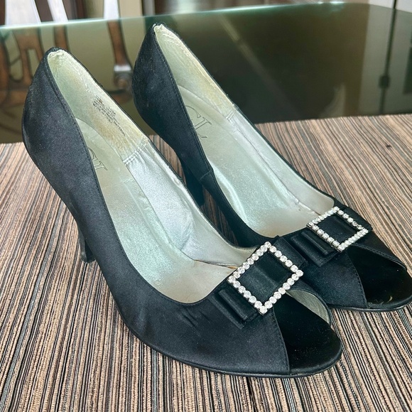 CL Laundry Black Satin Peep Toe Stilettos with Crystal Embellishments Size 10 - Picture 5 of 6